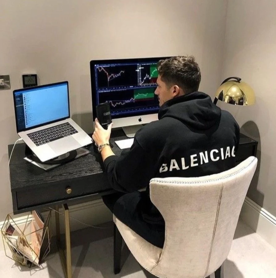 Balenciaga Trade