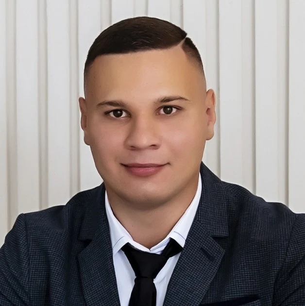 Олег Савцов