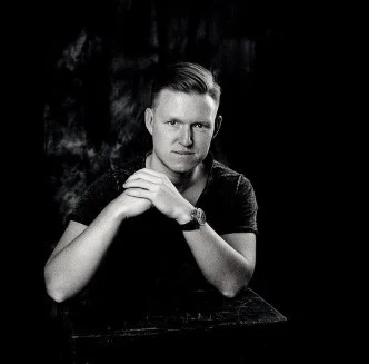 Максим Чирков